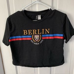 Black crop top, small
